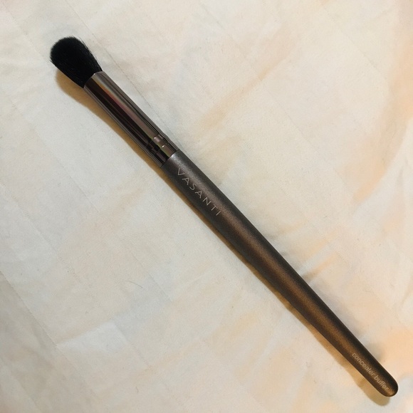 vasanti concealer buffer